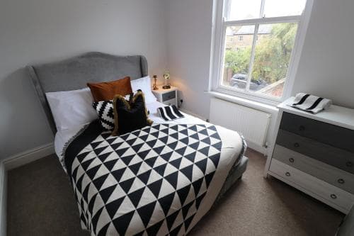 The Stylish Townhouse On The Stray Image 3