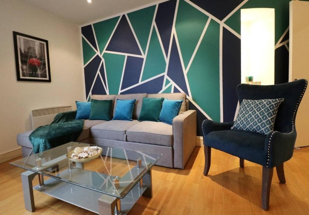 I am in the Heart of Leeds City Centre Image 1