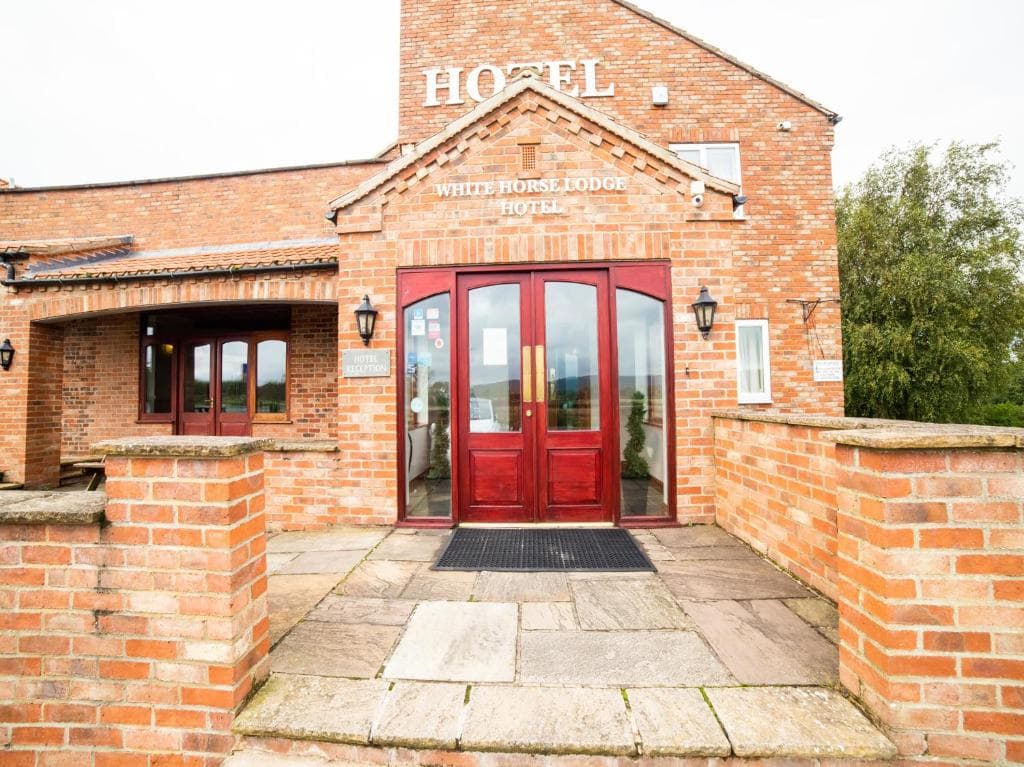 OYO White Horse Lodge Hotel Image 1