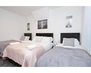 CARTER HOUSE APARTMENTS.....6 beds in 3 bedrooms Image 3