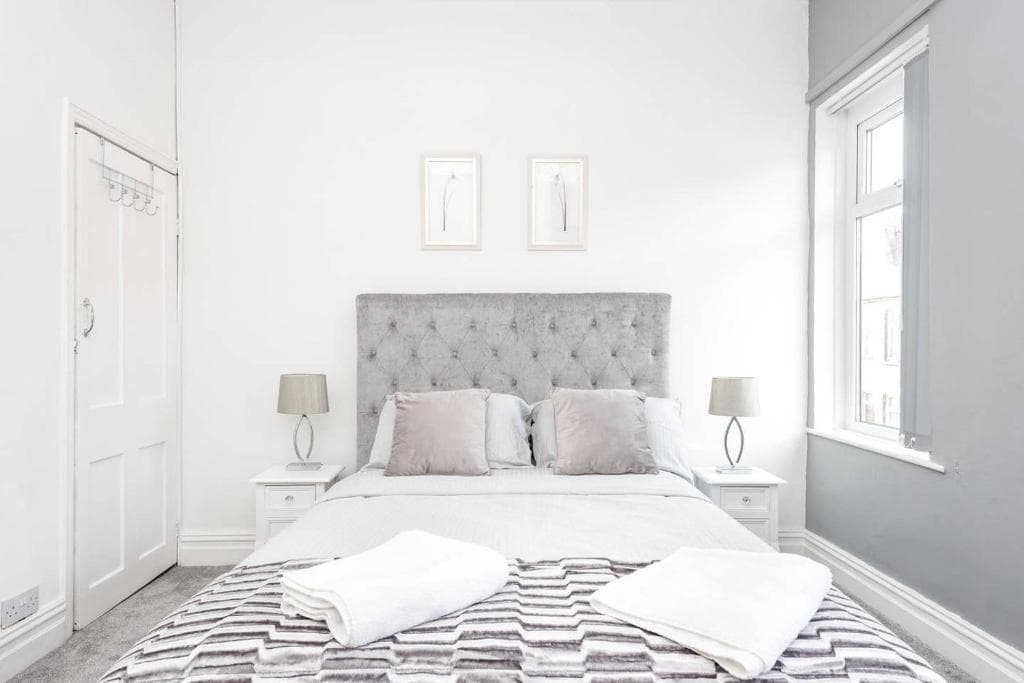 The Queen Vic - Near the Racecourse Image 3