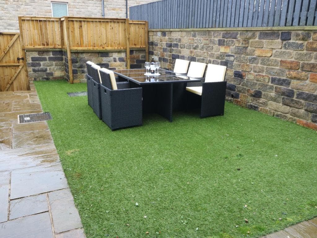 Modern Town House Shepley Image 1