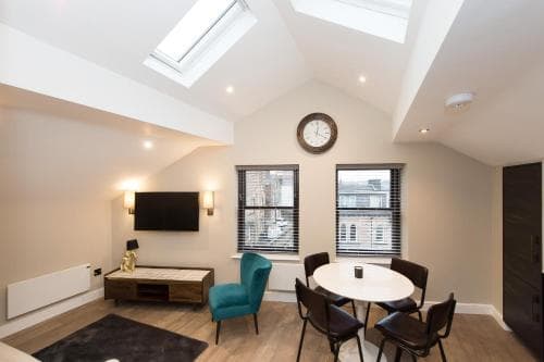 Cheltenham by Harrogate Serviced Apartments Image 2