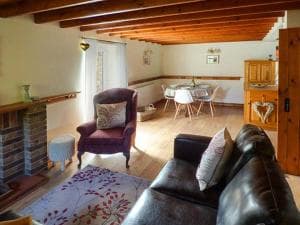 Quakers Cottage Image 2