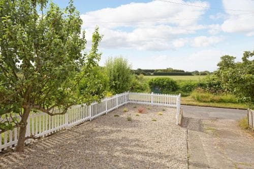 Off-street parking Countryside views Log burner Image 3