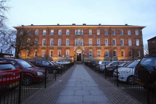 County House City Centre with parking Sleeps 4 Image 2