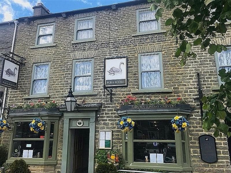 The Black Swan Hotel Image 2