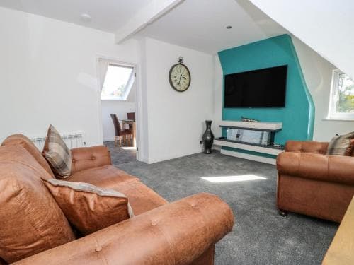 2 Rodgers Mews Image 2