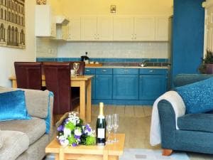 County House City Centre with parking Sleeps 4 Image 3