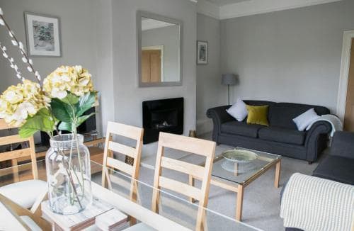 Harlow apartment Image 3