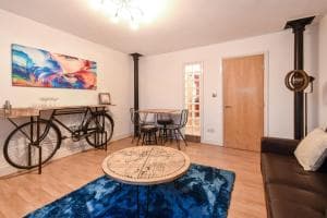 Riverside Apartment at Woodsmill Quay Image 2