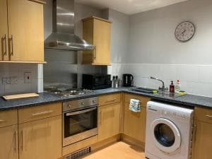 Lark - Sleeps 6, secure parking! Perfect for city centre working or leisure in Trendy Kelham Island, Image 2