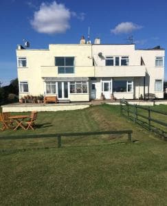 Clifftop Apartment Image 1