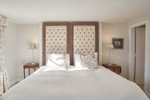 Host & Stay - Tithe Cottage Image 1