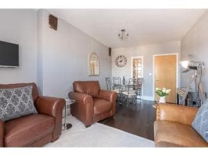 Waterfront 2 Bed, 2 Bath York City Centre Apartment with Parking Image 3