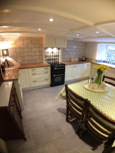 Green Cottage, on Langcliffe village green Image 3