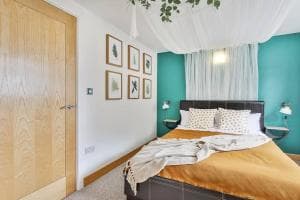 No1. The Exclusive Gem of Leeds Image 1