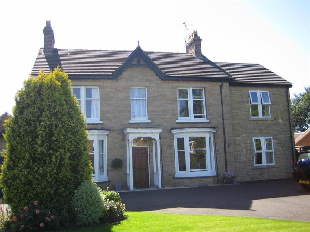 The Poplars Rooms & Cottages Image 1