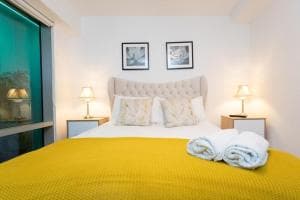 Live in Leeds Millenium Square Apartment Image 2