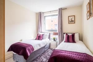 KING SIZE Bed, 2 Bath, FREE PARKING & WiFi Image 2