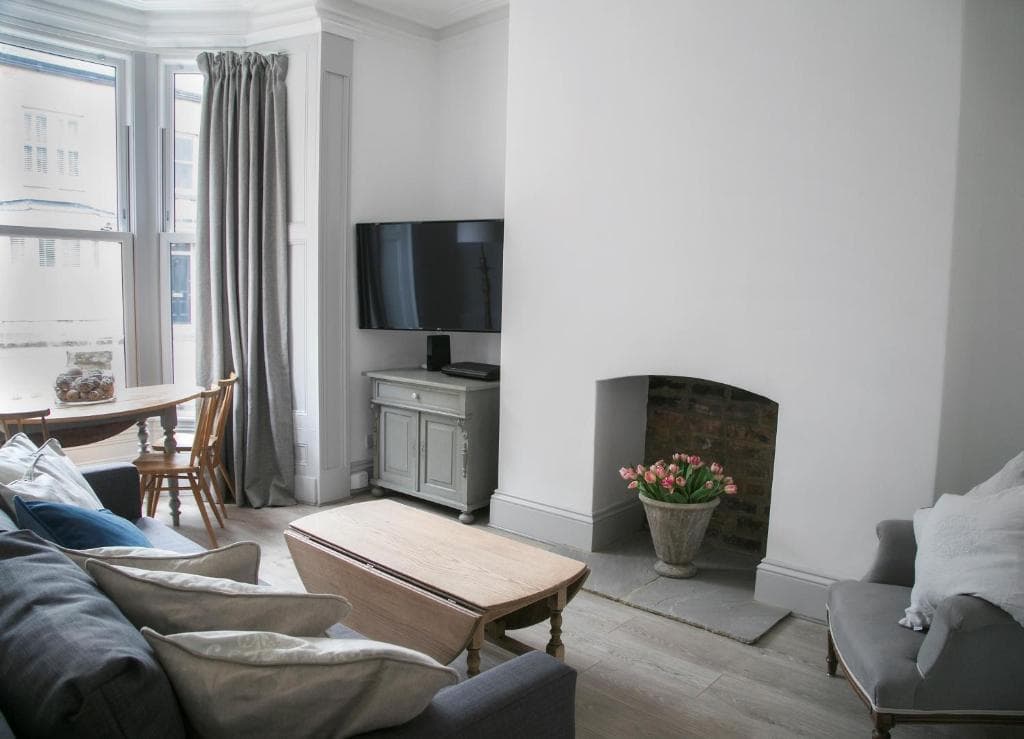 Oswald House deluxe 3 bedroom apartment Image 5