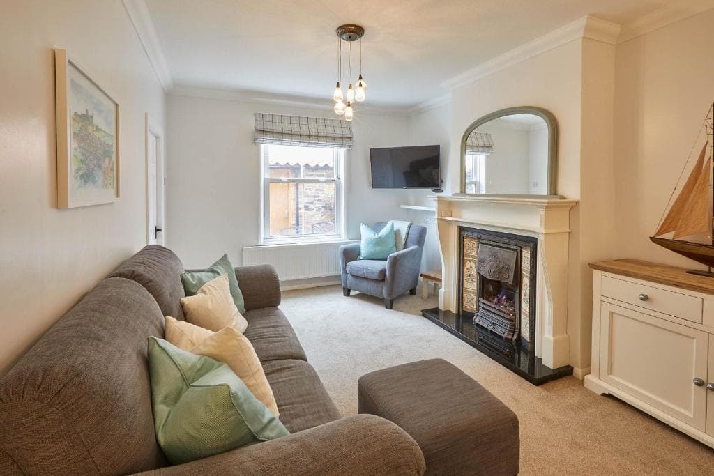 Host & Stay - Jet Cottage Image 1