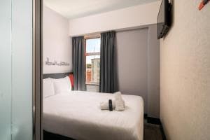 easyHotel Leeds Image 5