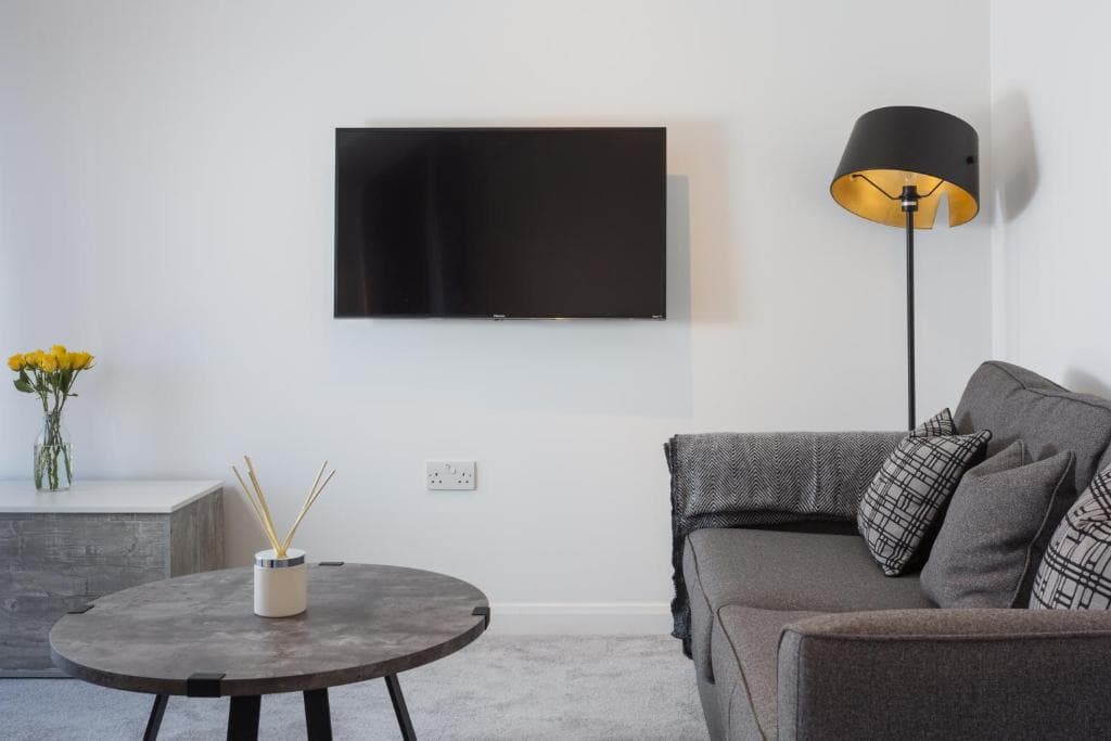 Aura Retreat with Free Parking Image 1