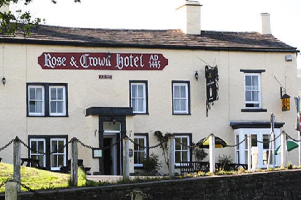 Rose & Crown Hotel Image 1