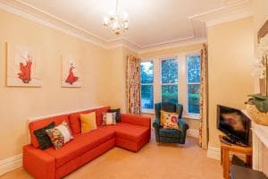 Harlow View Apartment, Harrogate - 2 bedroom duplex apartment. Sleeps 6. Dog Friendly. Image 2