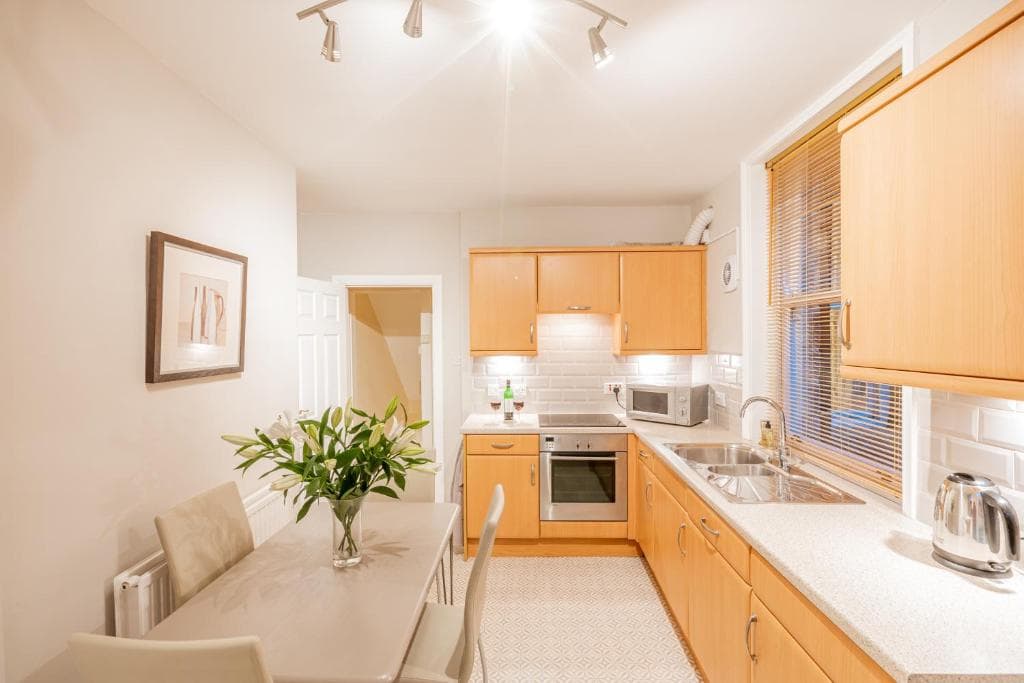 Harlow View Apartment, Harrogate - 2 bedroom duplex apartment. Sleeps 6. Dog Friendly. Image 1