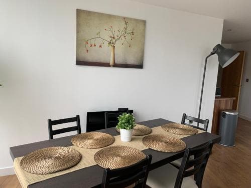 Lapwing - Sleeps up to 6, Fabulous panoramic city views, 12th Floor 2 bed city centre apartment, Perfect for work or leisure! Image 3