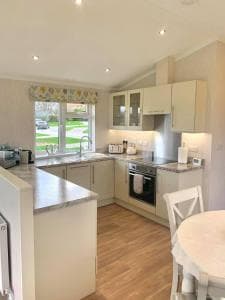 The Hollin Retreat at Hollin Barn Lodge Park Image 2