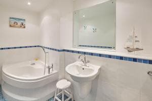 Host & Stay - The Courtyard Retreat Apartment Image 2