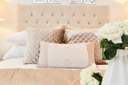 Deluxe City Centre Apt Balcony View& Free Parking! Image 3