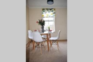 Comfortable Apartment in Sheffield with Parking Image 2