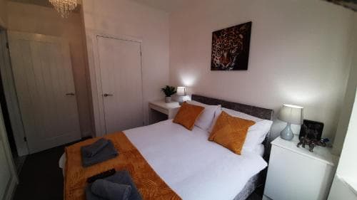 Finsbury House 3 bedrooms Workstays UK Image 2