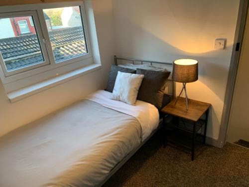 Cosy Cottage in Redcar - Workstays UK Image 3