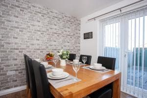 Wilton Lodge - Short Term Furnished Rental Redcar Image 2