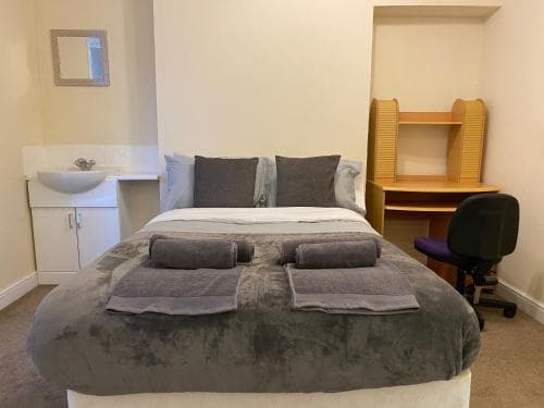 Hartington Company House 8 Double Bedrooms Workstays UK Image 2