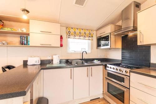 Cedar Lodge With Hot Tub Image 2