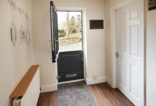 Riverside Farm Cottage Image 1