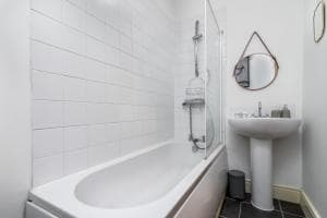 Whitby On The Hill,5mins To the Beach,Pets Welcome Image 1