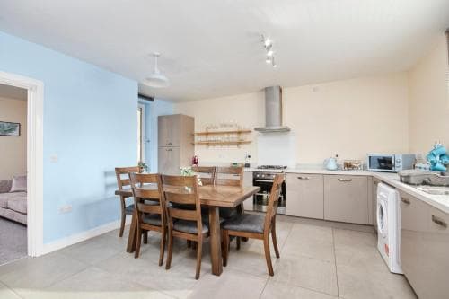 Stunning City Centre house - Parking - Garden Image 3