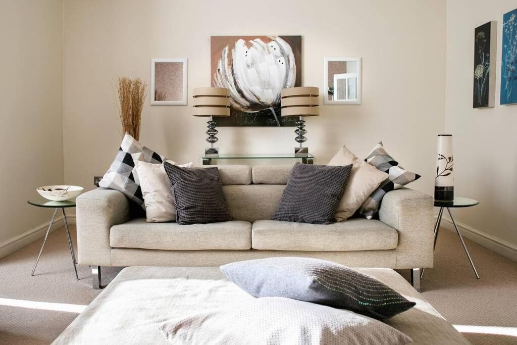 The Green House classic 2 bedroom apartment Image 3