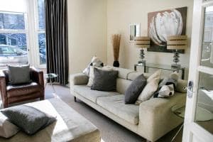 The Green House classic 2 bedroom apartment Image 4