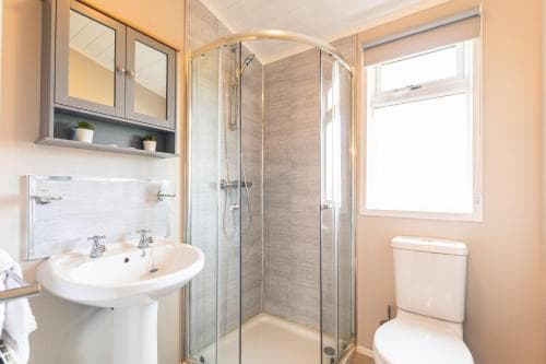 Flamingo Lodge With Hot Tub Image 2