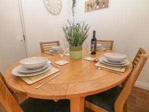 Holly Cottage Image 2