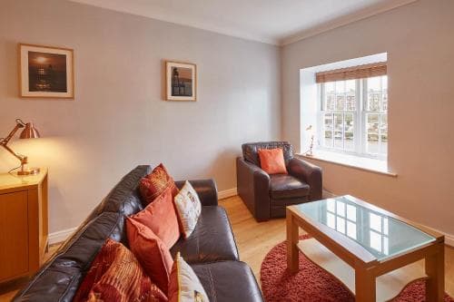 Host & Stay - Rooftops Apartment Image 7