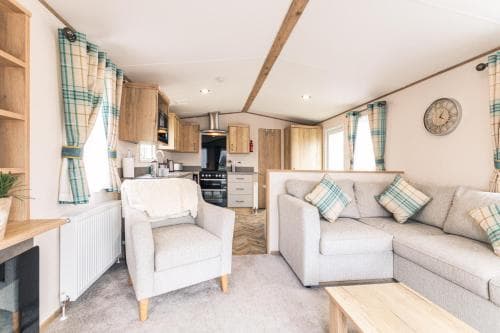 Squirrel Lodge with Hot Tub Image 3